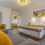 Pet Friendly In Skatari 펜션 풀라