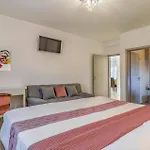 Pet Friendly In Skatari 풀라