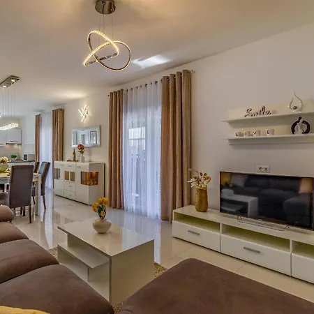 Pet Friendly In Skatari Pula
