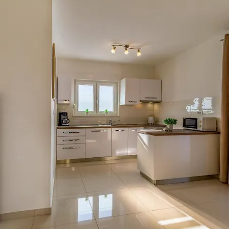 Pet Friendly In Skatari * Pula