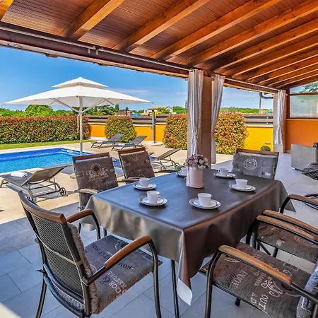 Tatil Evi Pet Friendly In Skatari Pula