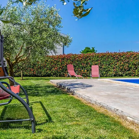 2 Bedroom Stunning Home In Skatari * Pula