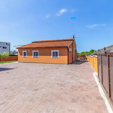 2 Bedroom Stunning Home In Skatari Ferienhaus