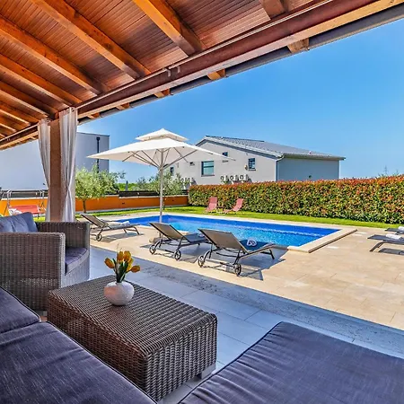 2 Bedroom Stunning Home In Skatari Ferienhaus Pula