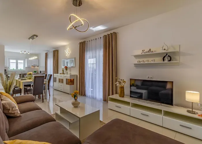 2 Bedroom Stunning In Skatari 풀라